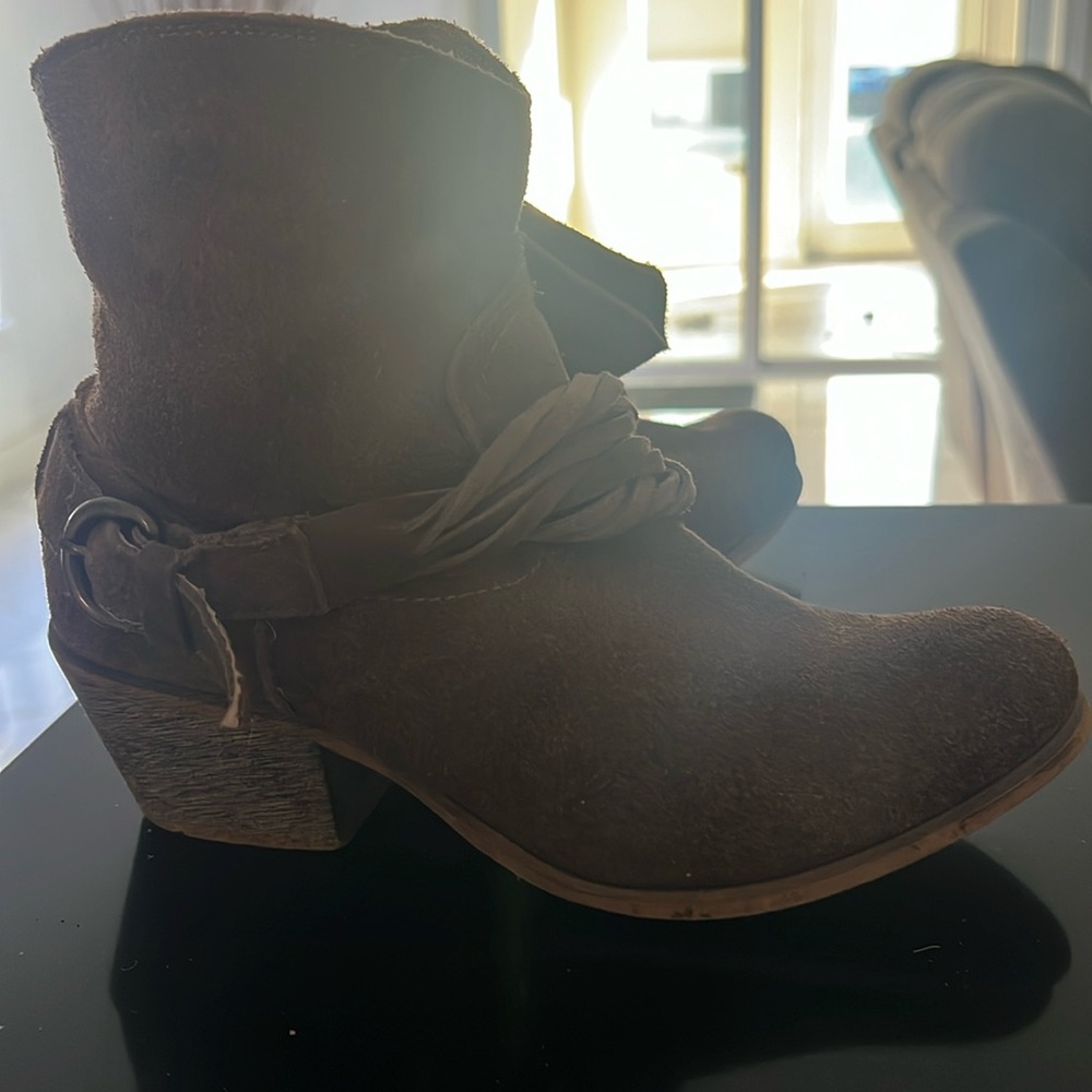 Colombian boots